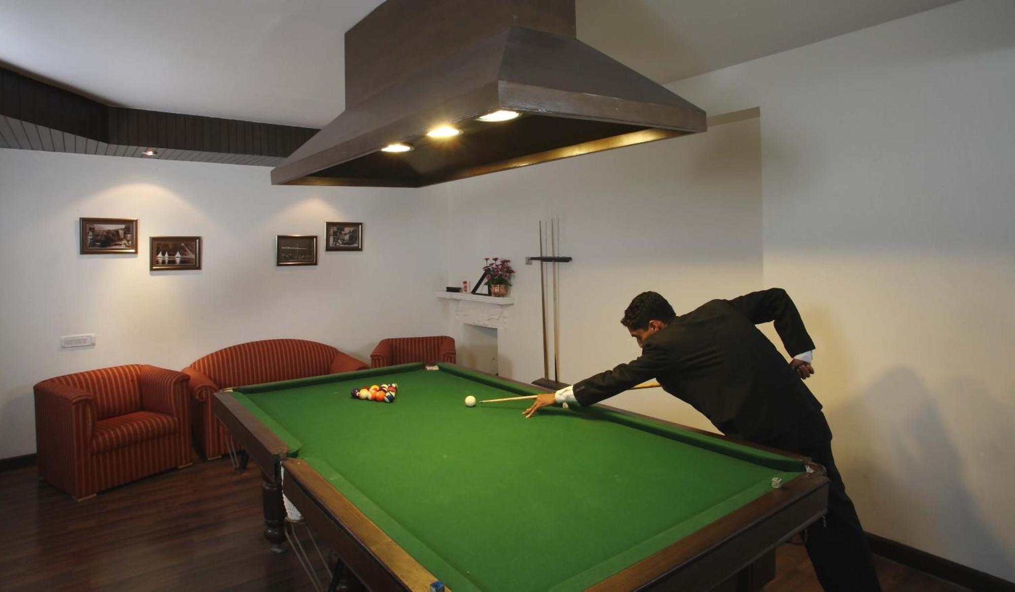 Shervani Hilltop Resort Nainital Bagian luar foto