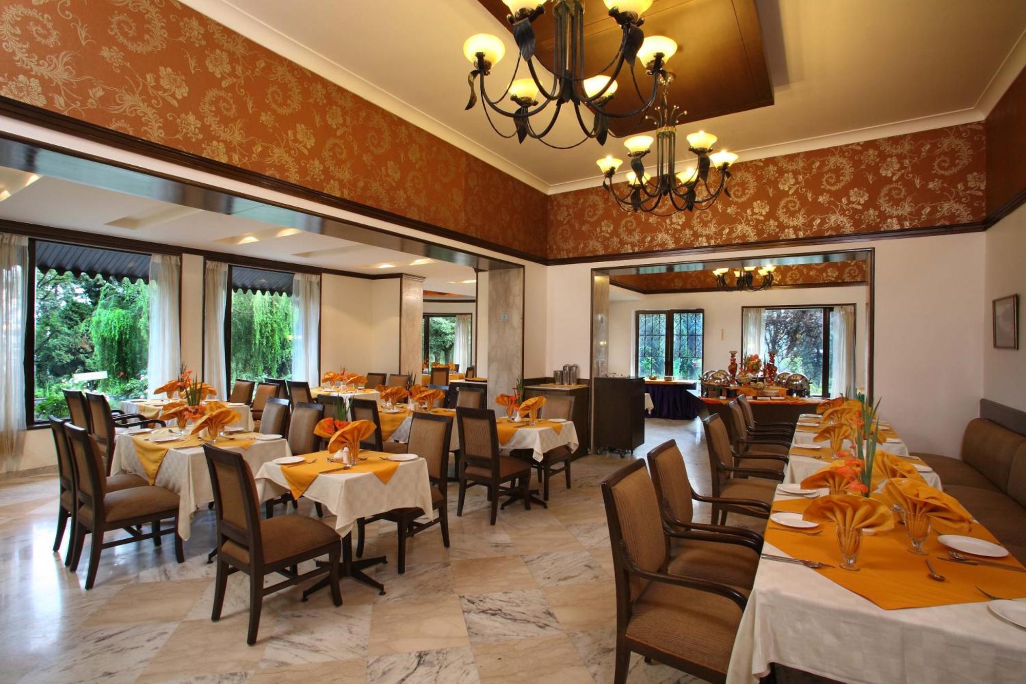 Shervani Hilltop Resort Nainital Bagian luar foto