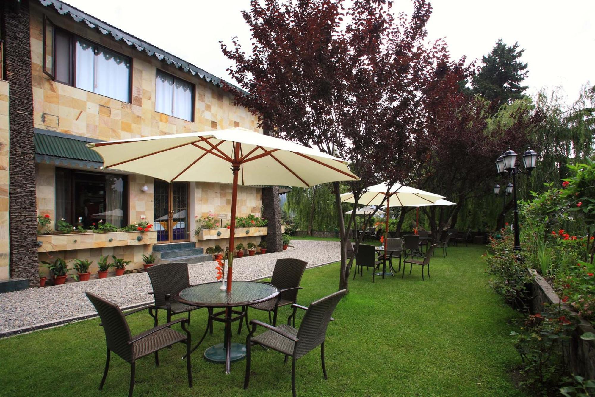 Shervani Hilltop Resort Nainital Bagian luar foto