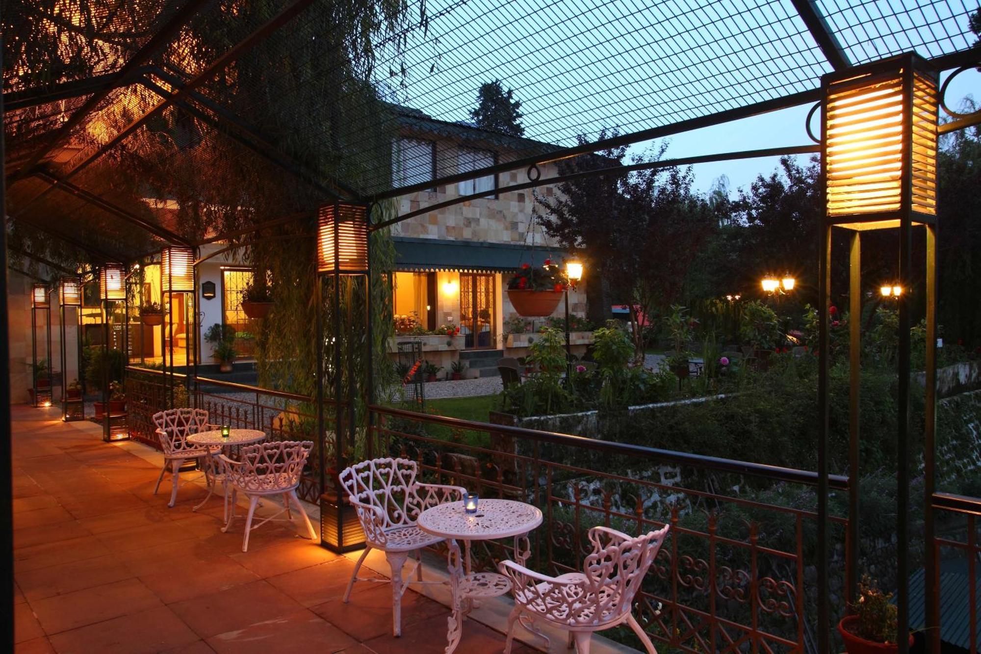 Shervani Hilltop Resort Nainital Bagian luar foto