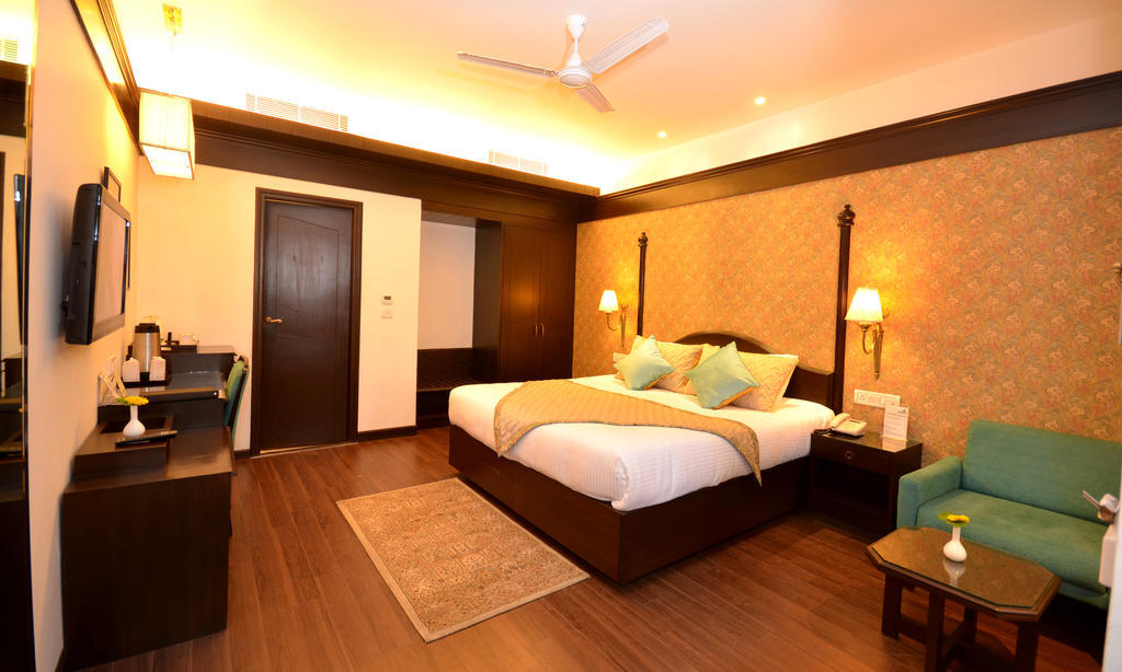 Shervani Hilltop Resort Nainital Bagian luar foto