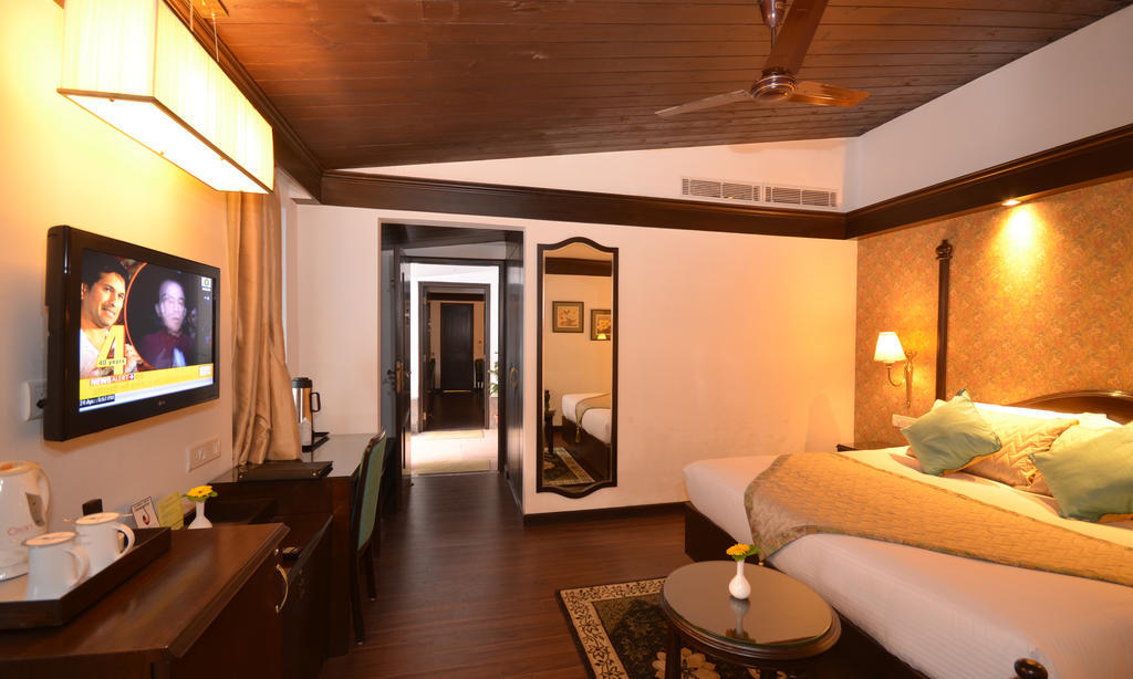 Shervani Hilltop Resort Nainital Bagian luar foto